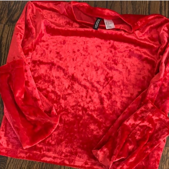 Top - Picture 2 of 3